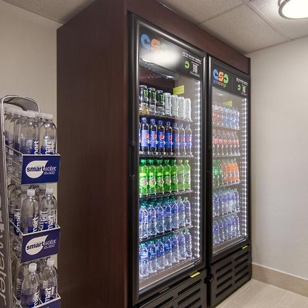 Red Roof Inn Plus & Suites Erie Luaran gambar