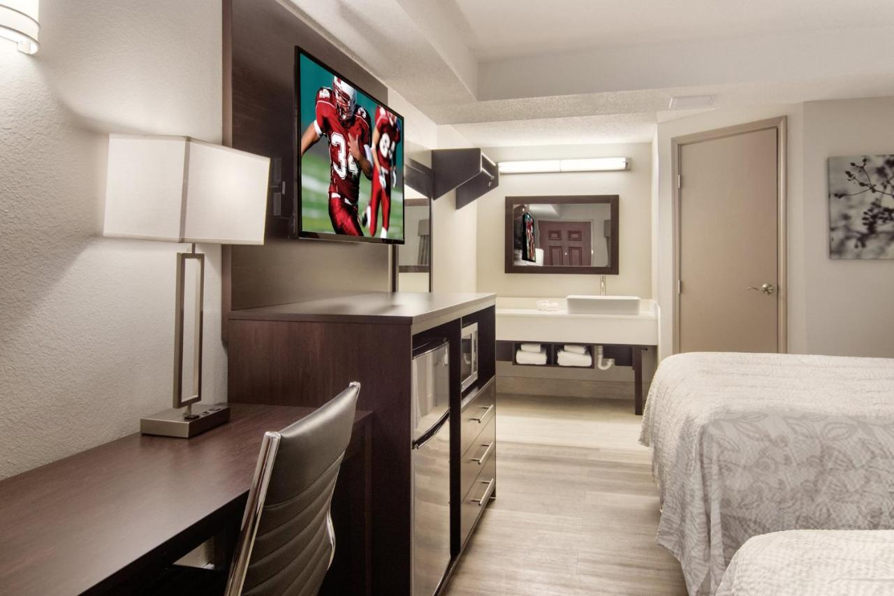 Red Roof Inn Plus & Suites Erie Luaran gambar