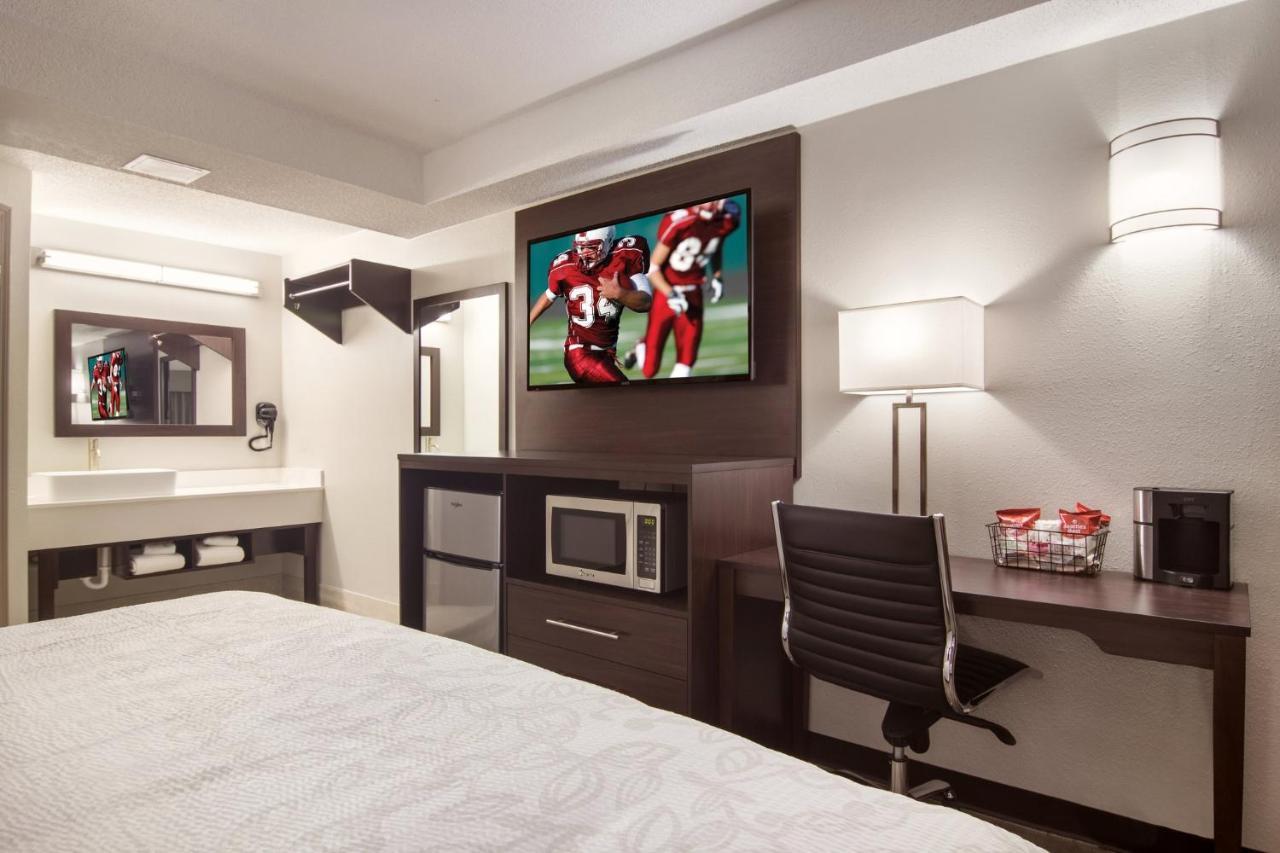 Red Roof Inn Plus & Suites Erie Luaran gambar
