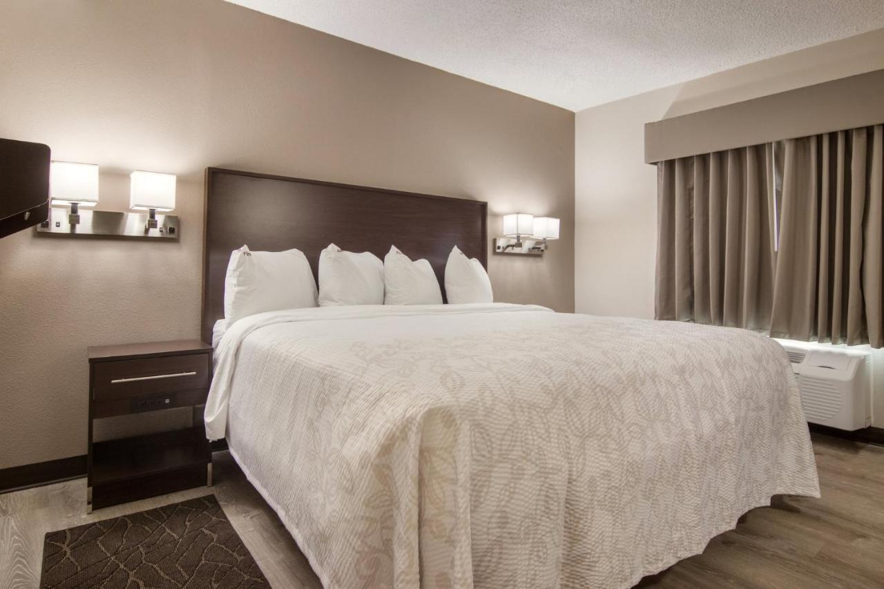 Red Roof Inn Plus & Suites Erie Luaran gambar