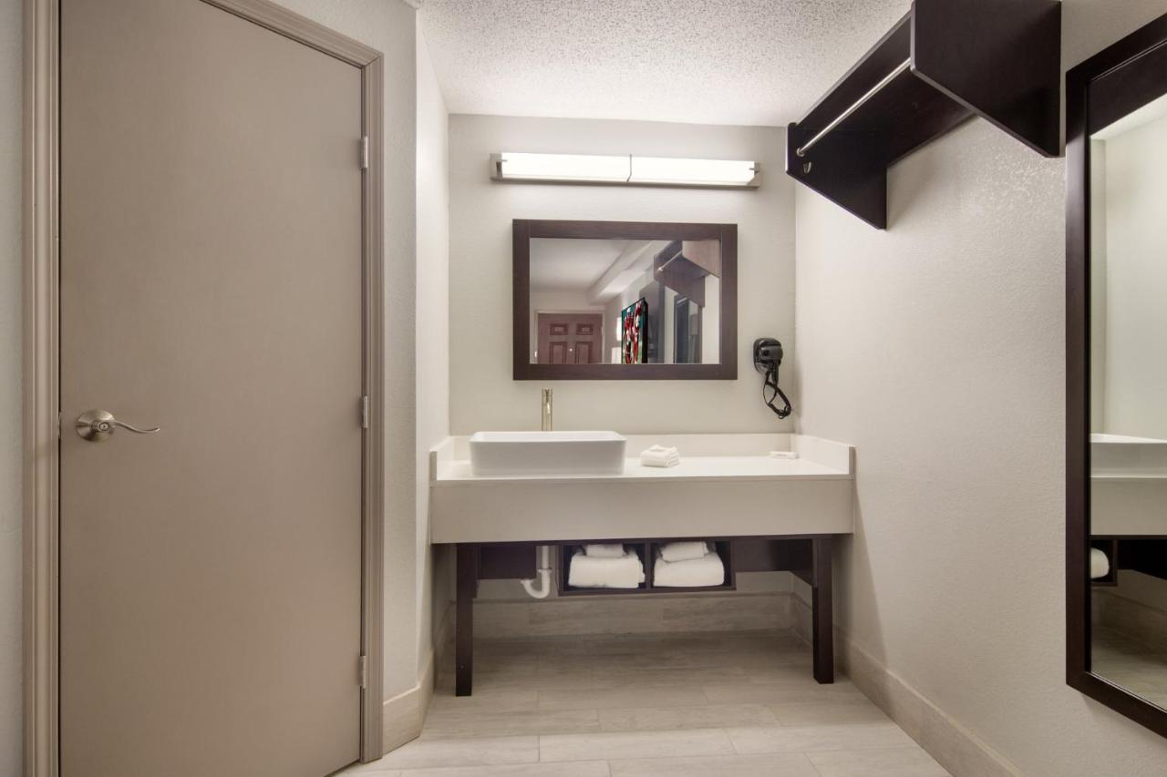 Red Roof Inn Plus & Suites Erie Luaran gambar