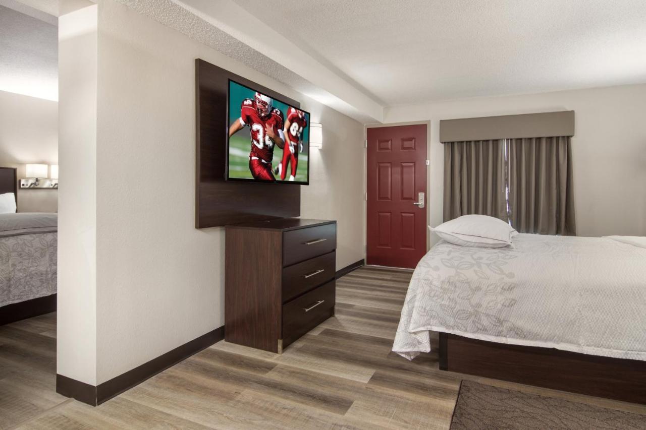 Red Roof Inn Plus & Suites Erie Luaran gambar